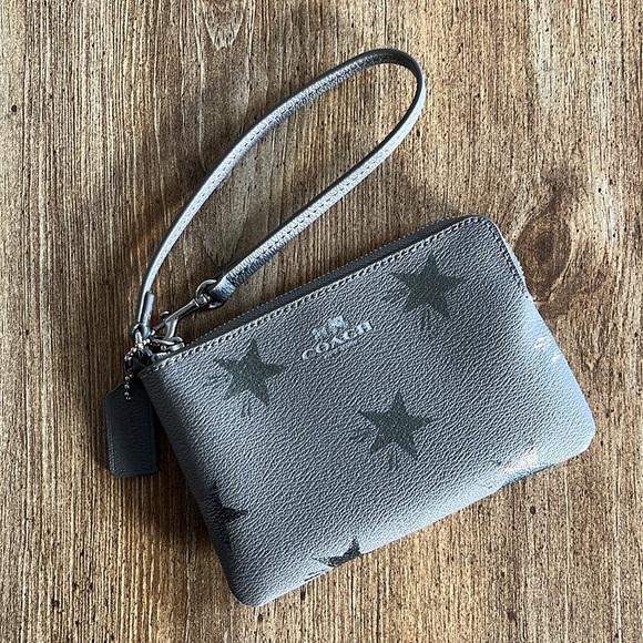 Coach Handbags - COACH Small Silver/Grey Pebbled Leather Shooting Star Embossed Wristlet